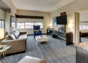 DoubleTree by Hilton St. Louis Forest Park hotel thumbnail 6
