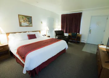 Chalet Motel Mequon hotel thumbnail 6