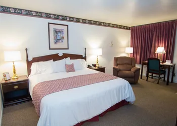 Chalet Motel Mequon hotel thumbnail 7