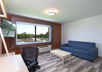 Holiday Inn Express & Suites Port Huron by IHG hotel thumbnail 7
