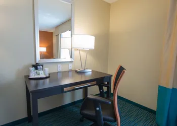 Holiday Inn Bismarck by IHG hotel thumbnail 4