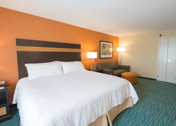 Holiday Inn Bismarck by IHG hotel thumbnail 5