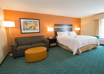 Holiday Inn Bismarck by IHG hotel thumbnail 6