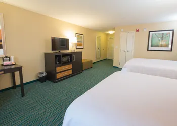 Holiday Inn Bismarck by IHG hotel thumbnail 8