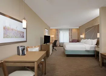 Holiday Inn Express & Suites New Cumberland by IHG hotel thumbnail 3