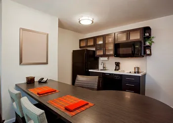 Candlewood Suites MORGANTOWN-UNIV WEST VIRGINIA by IHG hotel thumbnail 2