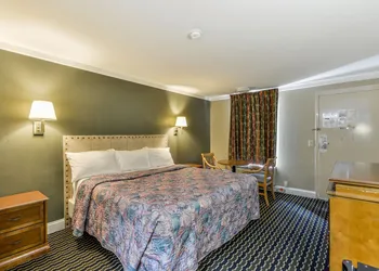 Wake Inn hotel thumbnail 5