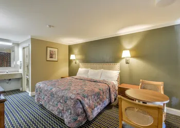 Wake Inn hotel thumbnail 8