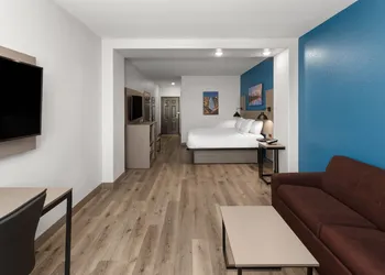 La Quinta Inn & Suites by Wyndham Kyle - Austin South hotel thumbnail 7