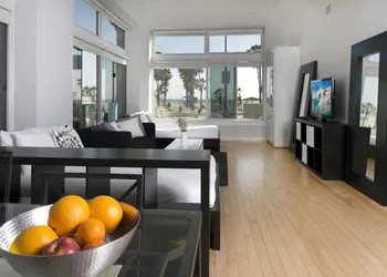 Air Venice on the Beach hotel thumbnail 7