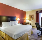 Quality Inn & Suites Oakwood Village - Cleveland South hotel detail image 4