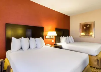 Quality Inn & Suites Oakwood Village - Cleveland South hotel thumbnail 7