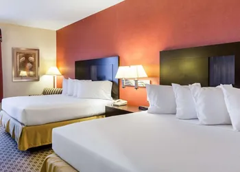 Quality Inn & Suites Oakwood Village - Cleveland South hotel thumbnail 8