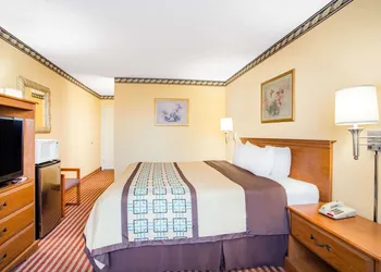 Days Inn by Wyndham St. George hotel thumbnail 7