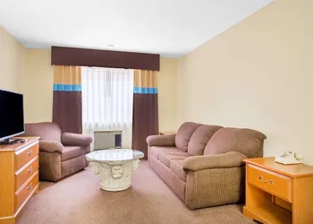 Days Inn by Wyndham St. George hotel thumbnail 8
