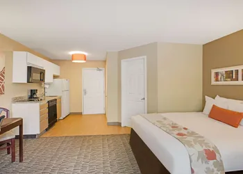 MainStay Suites Northbrook Wheeling hotel thumbnail 6