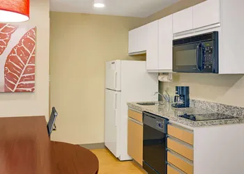 MainStay Suites Northbrook Wheeling hotel thumbnail 8