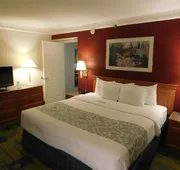 Days Inn & Suites by Wyndham Arlington Heights hotel detail image 5