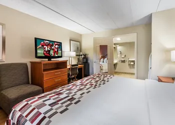 Red Roof Inn Morton Grove hotel thumbnail 6