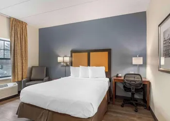 Studio 6 Corporate Extended Stay Chicago Lisle IL hotel thumbnail 2