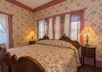 Manoa Valley Inn hotel thumbnail 2