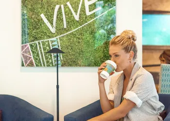 Vive Hotel Waikiki hotel thumbnail 2