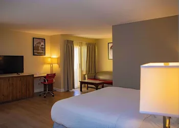 Ramada Plaza by Wyndham Garden Grove/Anaheim South hotel thumbnail 7