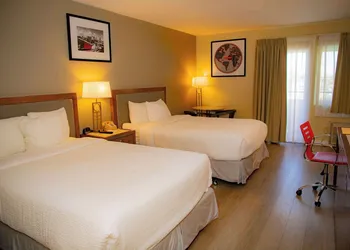 Ramada Plaza by Wyndham Garden Grove/Anaheim South hotel thumbnail 8