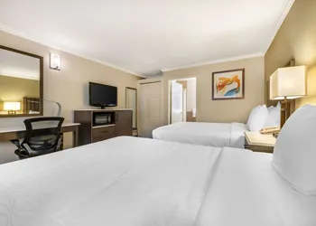 Best Western Plus Orange County Airport North hotel thumbnail 7