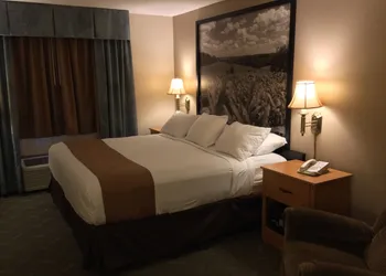 Super 8 by Wyndham Monroe WI hotel thumbnail 5