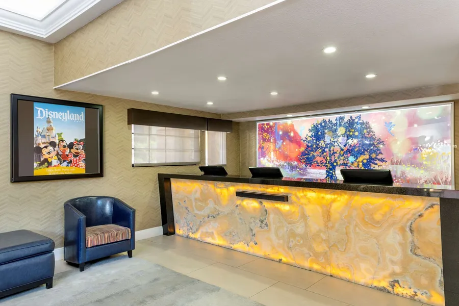 Best Western Plus Raffles Inn & Suites hotel detail image 2