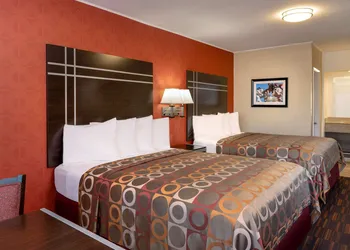 Best Western Plus Raffles Inn & Suites hotel thumbnail 4