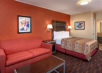 Best Western Plus Raffles Inn & Suites hotel thumbnail 6