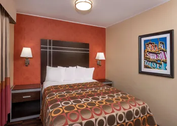 Best Western Plus Raffles Inn & Suites hotel thumbnail 7
