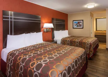 Best Western Plus Raffles Inn & Suites hotel thumbnail 8
