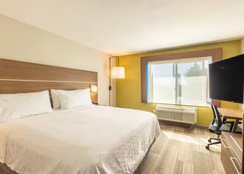 Holiday Inn Express Anaheim West by IHG hotel thumbnail 5