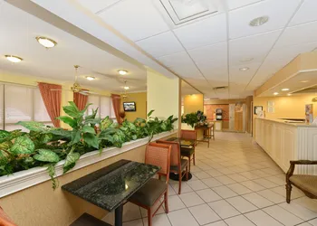 Quality Inn At the Mall - Valdosta hotel thumbnail 5