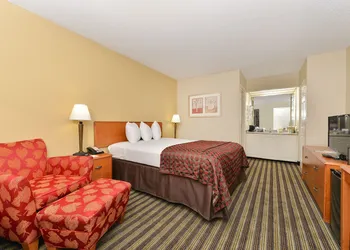 Quality Inn At the Mall - Valdosta hotel thumbnail 6