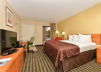 Quality Inn At the Mall - Valdosta hotel thumbnail 7
