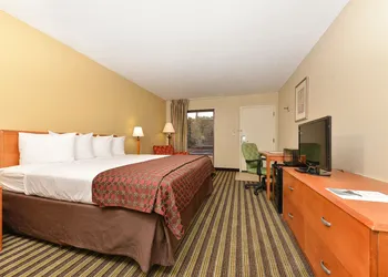 Quality Inn At the Mall - Valdosta hotel thumbnail 8