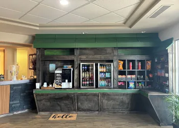 Ramada by Wyndham Estevan hotel thumbnail 4