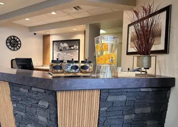 Ramada by Wyndham Estevan hotel thumbnail 5