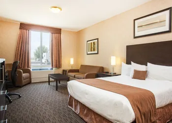 Ramada by Wyndham Estevan hotel thumbnail 7