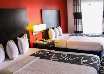 Ramada by Wyndham Oceanside hotel thumbnail 3
