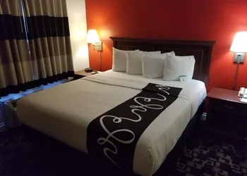 Ramada by Wyndham Oceanside hotel thumbnail 6
