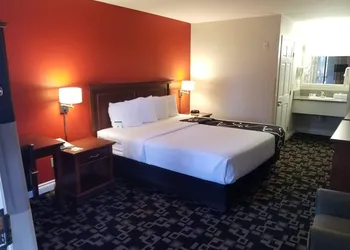 Ramada by Wyndham Oceanside hotel thumbnail 7