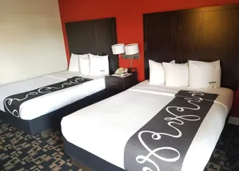 Ramada by Wyndham Oceanside hotel thumbnail 8