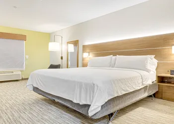 Holiday Inn Express & Suites Portland by IHG hotel thumbnail 4