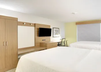 Holiday Inn Express & Suites Portland by IHG hotel thumbnail 5