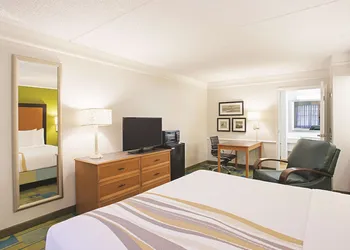 La Quinta Inn by Wyndham San Diego Chula Vista hotel thumbnail 4